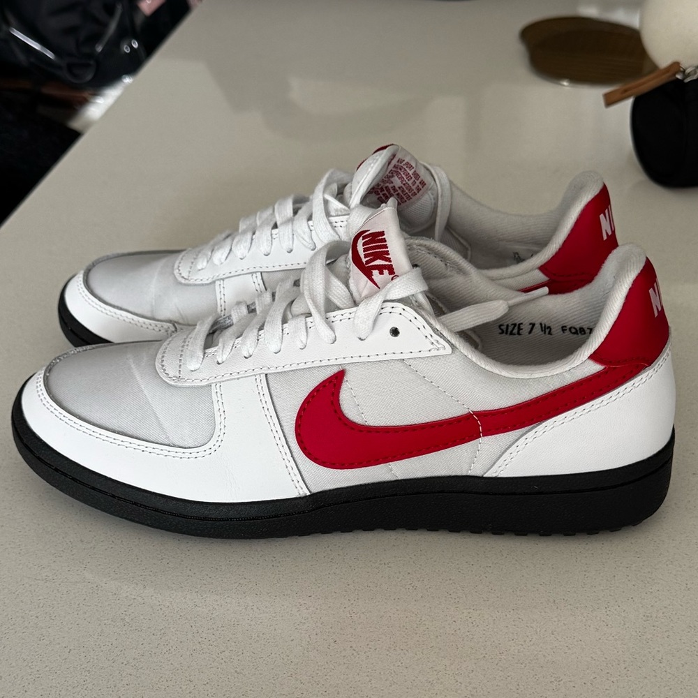Nike field general 82 SP White & Red Sneakers